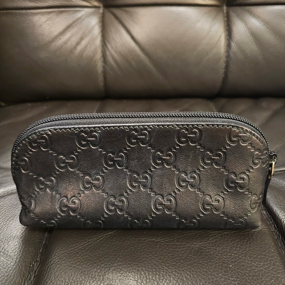 ❌SOLD❌Authentic Gucci Classic GG Logo Embossed Leather Travel Cosmetic Pouch - Picture 1 of 6